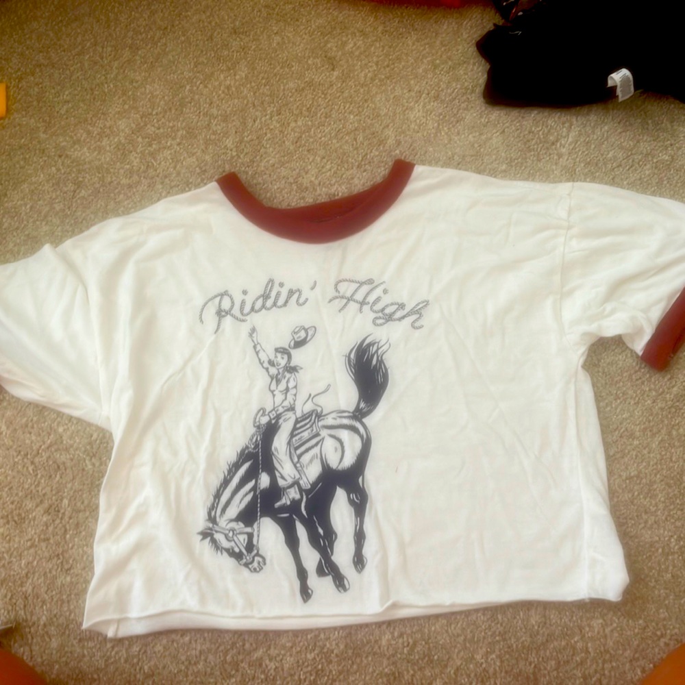 Cute vintage, cropped cowgirl shirt.
